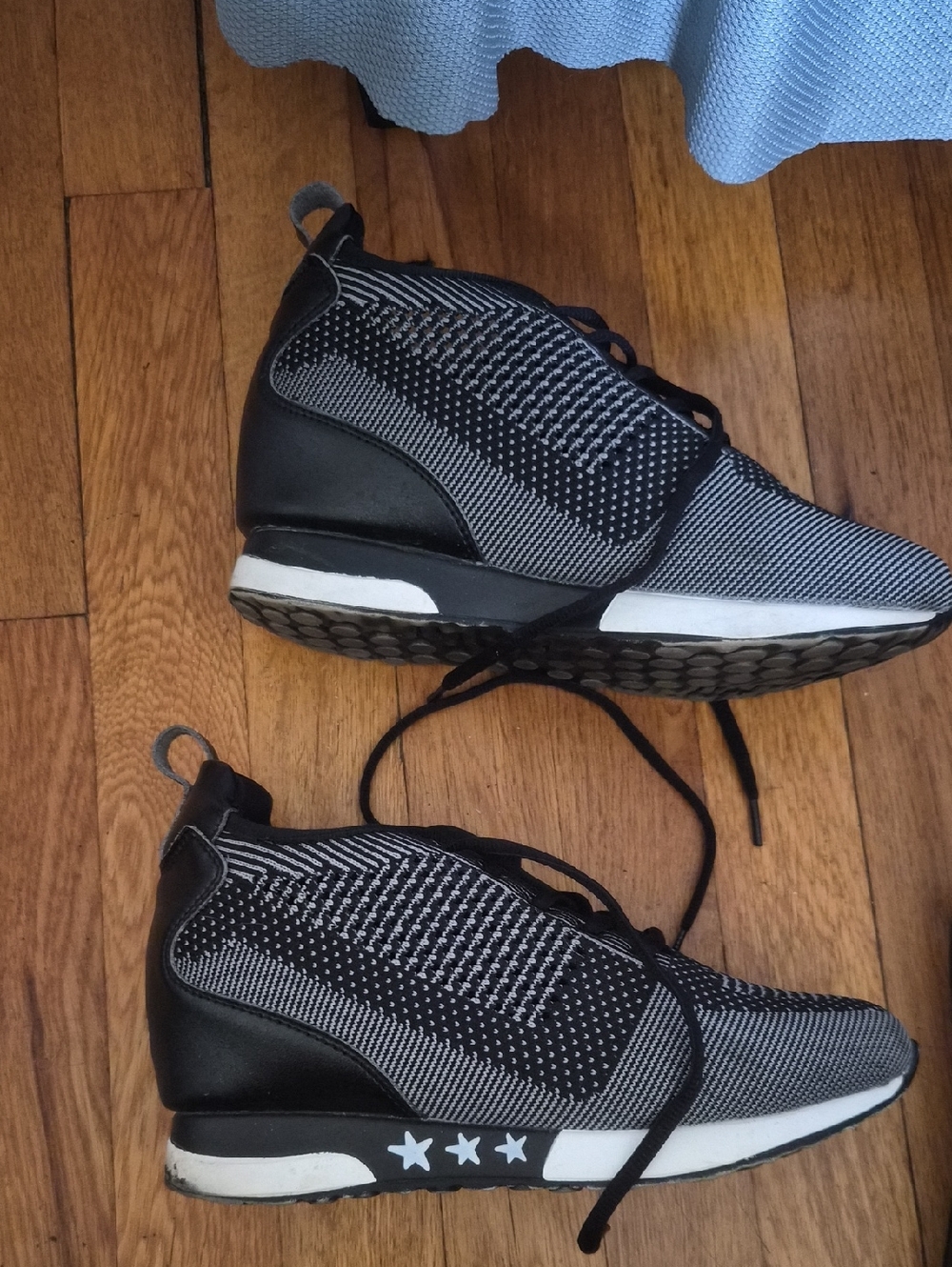 Womens Black & Gray Knit Athletic Sneakers